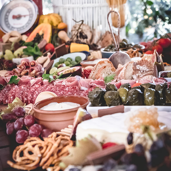 plateau de dégustation barbecue charcuterie fromage - boucherie-fine-les-2-frères-la-crau-var